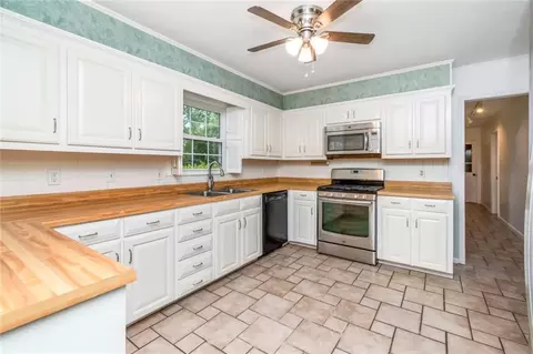 Kitchen - 745 Westmoreland Dr E, Mobile, AL 36609 photo 1 of 6