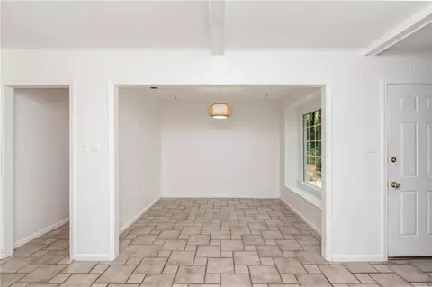 Living - 745 Westmoreland Dr E, Mobile, AL 36609 photo 4 of 7