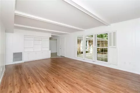 Living - 745 Westmoreland Dr E, Mobile, AL 36609 photo 5 of 7