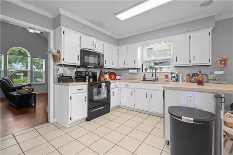 Kitchen - 2890 Barlett Dr, Mobile, AL 36608 photo 1 of 2