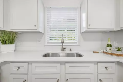 Kitchen - 318 Sutherland Dr, Chickasaw, AL 36611 photo 4 of 6