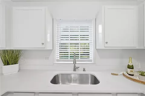 Kitchen - 318 Sutherland Dr, Chickasaw, AL 36611 photo 3 of 6