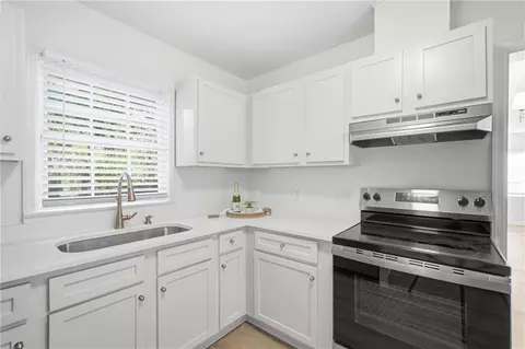 Kitchen - 318 Sutherland Dr, Chickasaw, AL 36611 photo 5 of 6