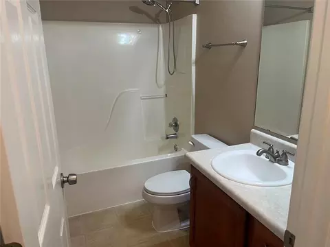 Bath - 1912 Clarke Rd E, Mobile, AL 36695 photo 1 of 1