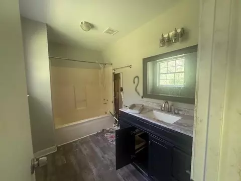Bath - 706 Pine Run Rd, Mobile, AL 36695 photo 2 of 2