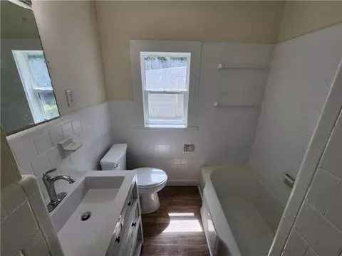 Bath - 2059 Holmes Dr, Mobile, AL 36605 photo 2 of 4