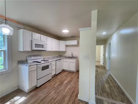 Entry Way - 2059 Holmes Dr, Mobile, AL 36605 photo 1 of 3
