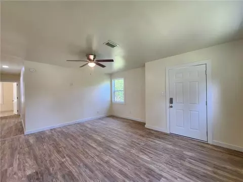 Living - 2059 Holmes Dr, Mobile, AL 36605 photo 2 of 3