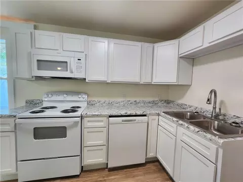 Kitchen - 2059 Holmes Dr, Mobile, AL 36605 photo 3 of 3