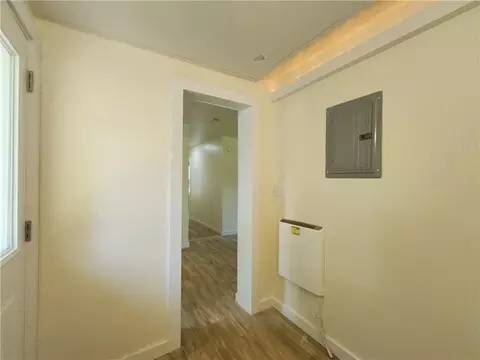 Entry Way - 2059 Holmes Dr, Mobile, AL 36605 photo 2 of 3
