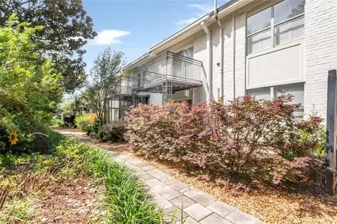 Exterior - 4009 Old Shell Rd #C3, Mobile, AL 36608 photo 3 of 10