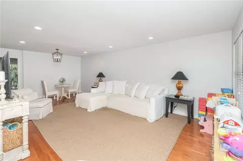 Living - 4009 Old Shell Rd #C3, Mobile, AL 36608 photo 2 of 3
