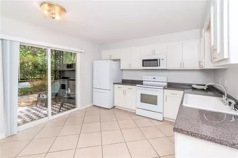 Kitchen - 4009 Old Shell Rd #C3, Mobile, AL 36608 photo 1 of 4