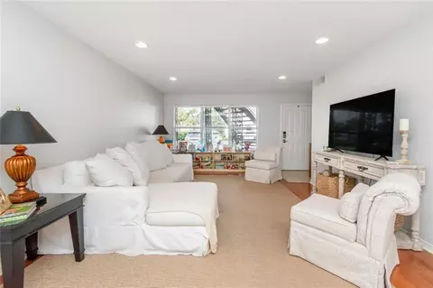 Living - 4009 Old Shell Rd #C3, Mobile, AL 36608 photo 3 of 3
