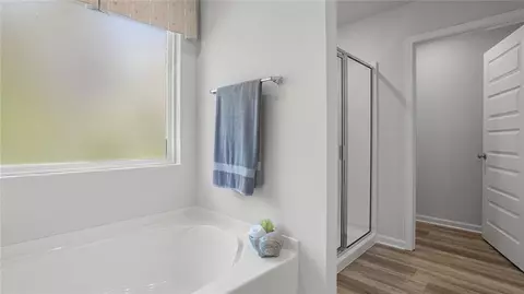Bath - 10318 Lowell St E, Mobile, AL 36695 photo 1 of 4