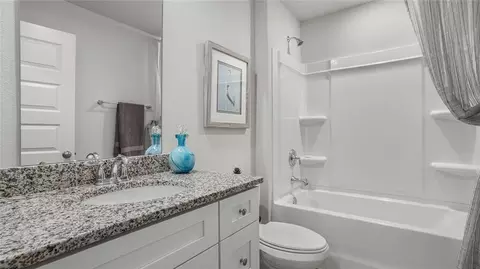 Bath - 10318 Lowell St E, Mobile, AL 36695 photo 4 of 4