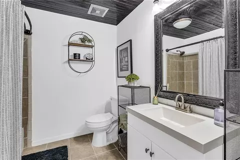 Bath - 3149 Lacoste Rd, Mobile, AL 36618 photo 4 of 5