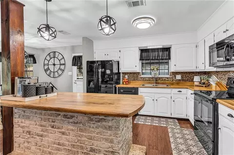 Kitchen - 3149 Lacoste Rd, Mobile, AL 36618 photo 2 of 5