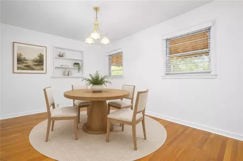 Dining - 4904 Mercedes Rd, Mobile, AL 36618 photo 2 of 3