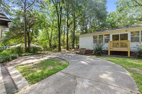 Exterior - 4904 Mercedes Rd, Mobile, AL 36618 photo 6 of 13