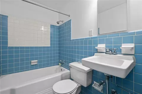 Bath - 4904 Mercedes Rd, Mobile, AL 36618 photo 8 of 8