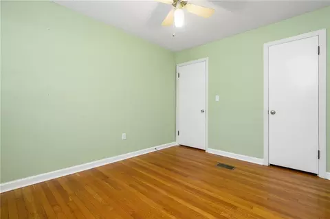 Bedroom - 4904 Mercedes Rd, Mobile, AL 36618 photo 7 of 11