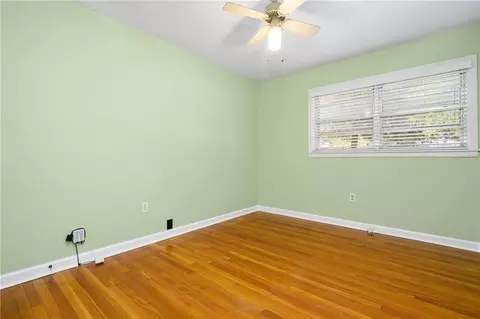 Bedroom - 4904 Mercedes Rd, Mobile, AL 36618 photo 6 of 11