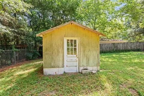 Exterior - 4904 Mercedes Rd, Mobile, AL 36618 photo 7 of 13