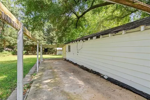 Exterior - 4904 Mercedes Rd, Mobile, AL 36618 photo 5 of 13