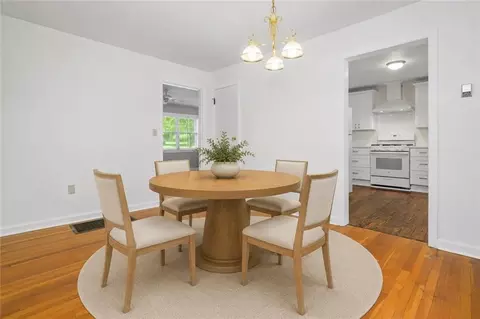 Dining - 4904 Mercedes Rd, Mobile, AL 36618 photo 3 of 3
