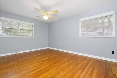 Bedroom - 4904 Mercedes Rd, Mobile, AL 36618 photo 4 of 11