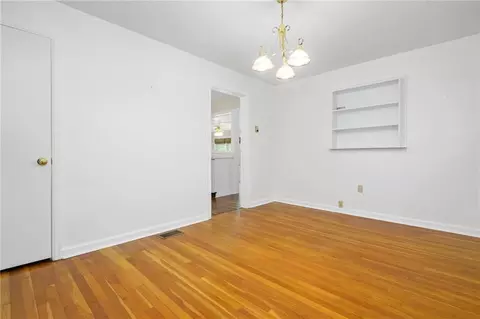 Living - 4904 Mercedes Rd, Mobile, AL 36618 photo 12 of 13