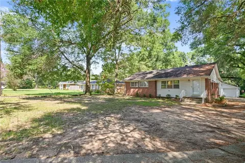 Exterior - 4904 Mercedes Rd, Mobile, AL 36618 photo 3 of 13