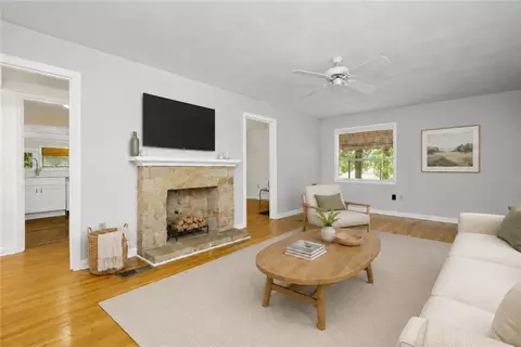 Living - 4904 Mercedes Rd, Mobile, AL 36618 photo 6 of 13