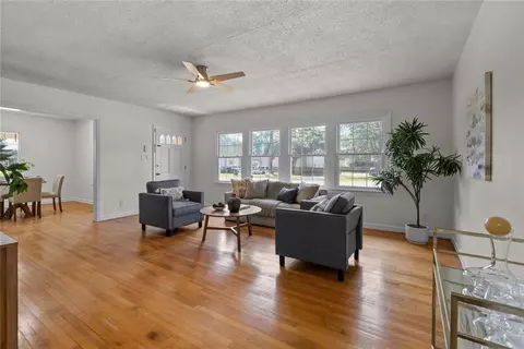 Living - 112 Sutherland Dr, Chickasaw, AL 36611 photo 4 of 7