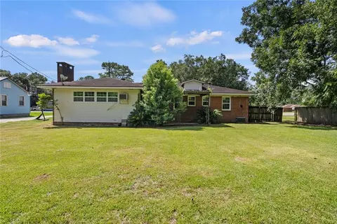 Exterior - 112 Sutherland Dr, Chickasaw, AL 36611 photo 8 of 11