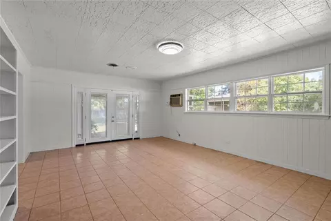Living - 112 Sutherland Dr, Chickasaw, AL 36611 photo 7 of 7