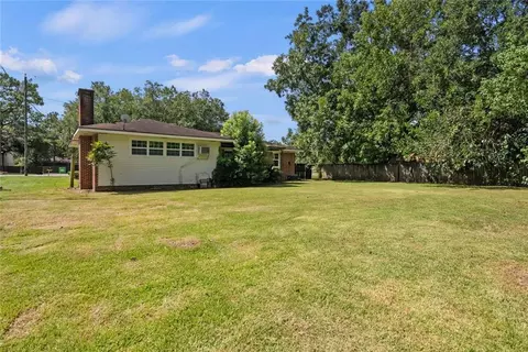 Exterior - 112 Sutherland Dr, Chickasaw, AL 36611 photo 9 of 11
