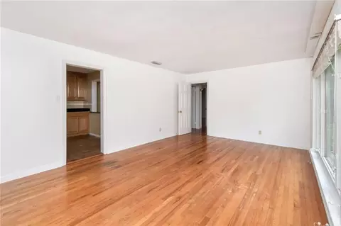 Living - 5400 Lusann Dr N, Mobile, AL 36608 photo 1 of 4
