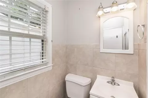 Bath - 5400 Lusann Dr N, Mobile, AL 36608 photo 1 of 5