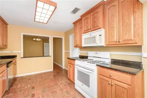 Kitchen - 5400 Lusann Dr N, Mobile, AL 36608 photo 5 of 5