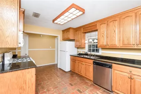 Kitchen - 5400 Lusann Dr N, Mobile, AL 36608 photo 1 of 5