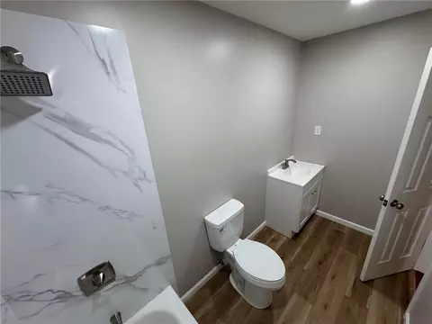 Bath - 3011 Westgate St, Mobile, AL 36606 photo 3 of 4