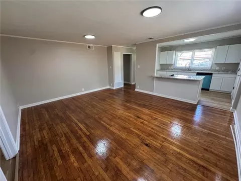 Living - 3011 Westgate St, Mobile, AL 36606 photo 2 of 5