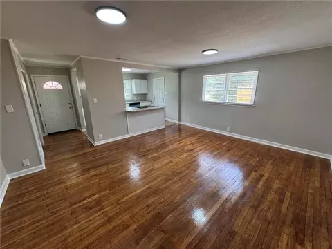 Living - 3011 Westgate St, Mobile, AL 36606 photo 3 of 5