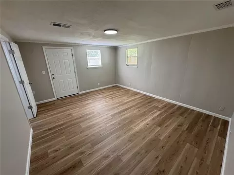 Living - 3011 Westgate St, Mobile, AL 36606 photo 5 of 5
