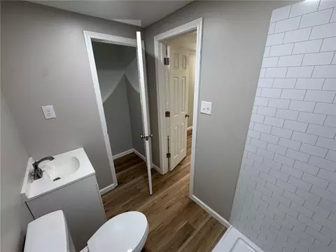Bath - 3011 Westgate St, Mobile, AL 36606 photo 2 of 4