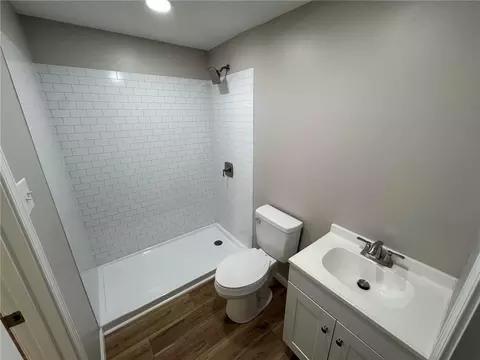 Bath - 3011 Westgate St, Mobile, AL 36606 photo 1 of 4