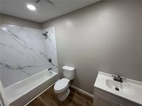 Bath - 3011 Westgate St, Mobile, AL 36606 photo 4 of 4