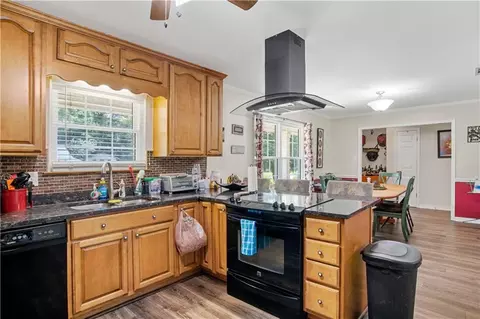 Kitchen - 3088 Olde Gate Rd, Mobile, AL 36695 photo 4 of 4